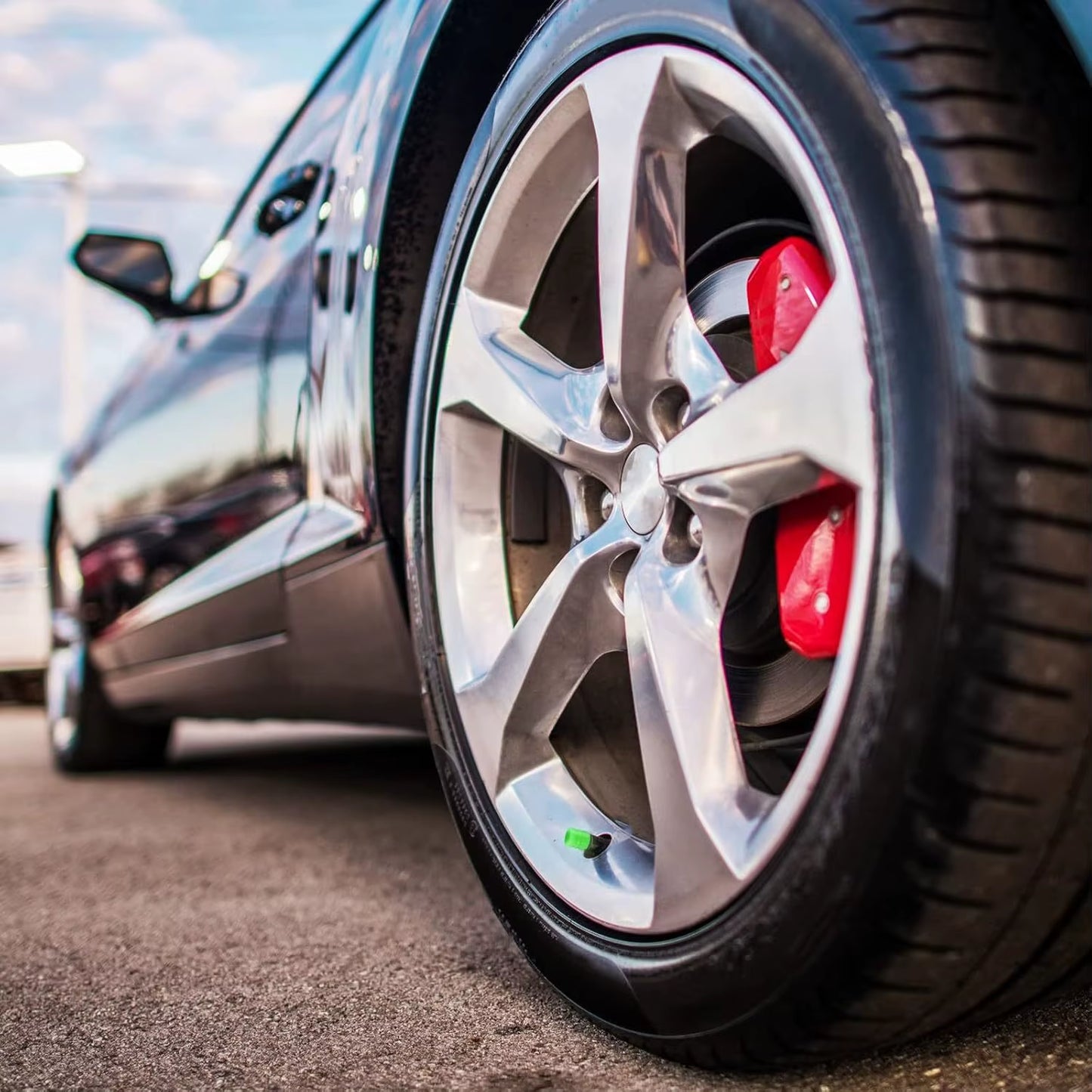 4 Luminous Tire Valve Caps, Fluorescent Valve Stem Covers, and Universal Car Tire Covers Are Suitable for Cars and Accessories